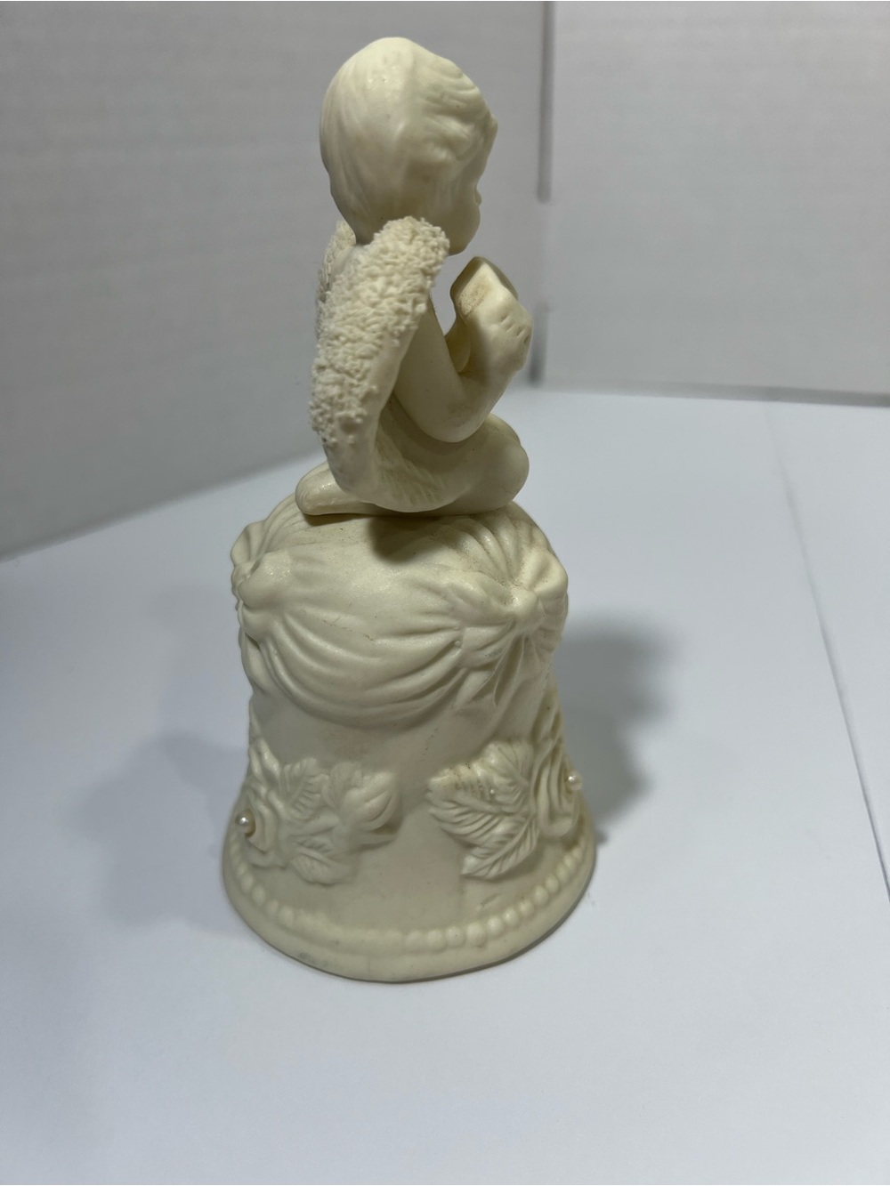 Praying Angel Bell With Roses Glass - Picture 4 of 11